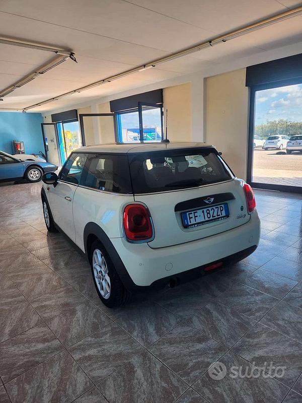 Usata Mini One D Hype 116 CV (85 kW) 2017 Beige Utilitaria