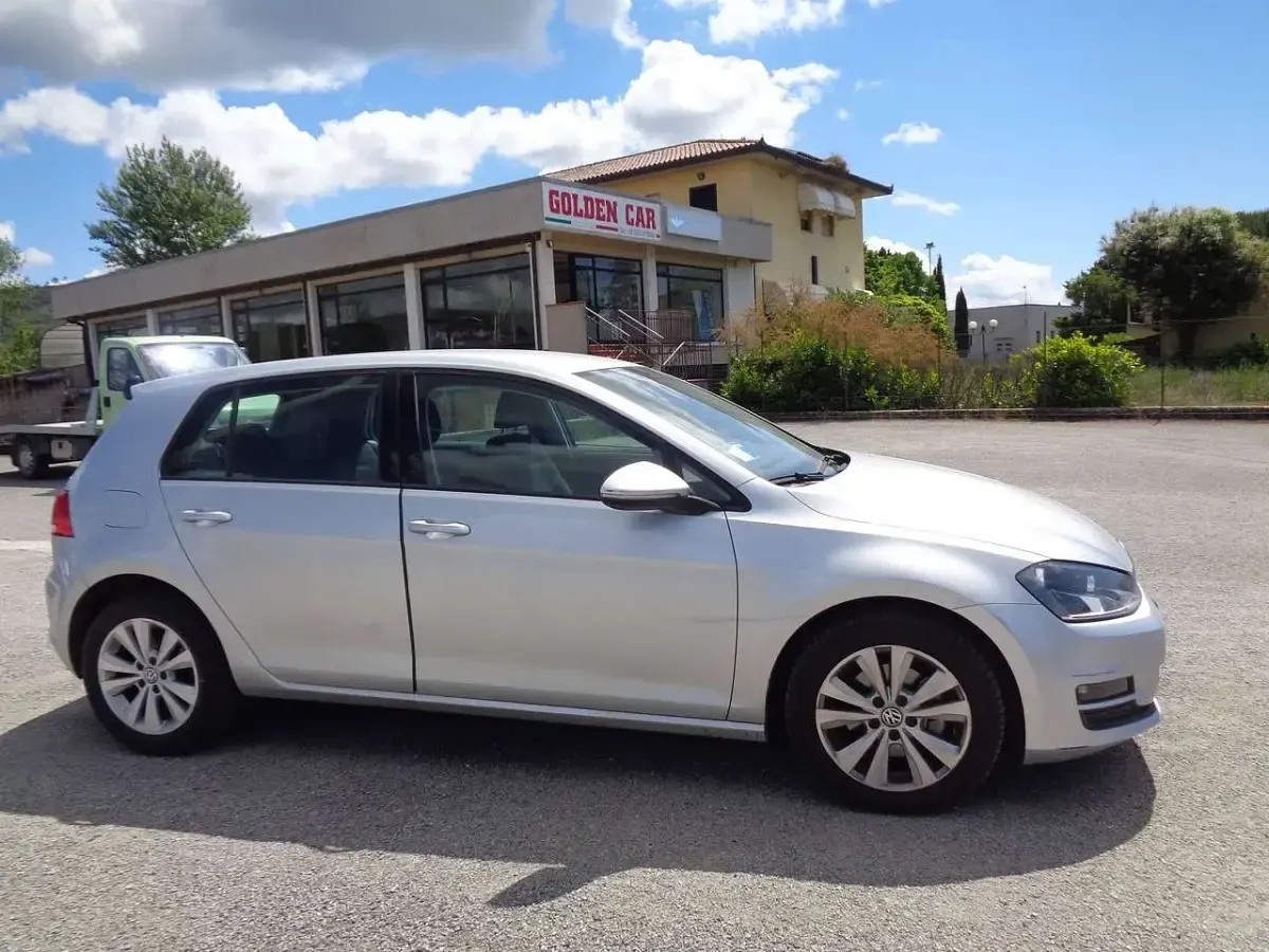 Usata VW Golf VII Highline 105 CV (77 kW) 2013 Argento Berlina