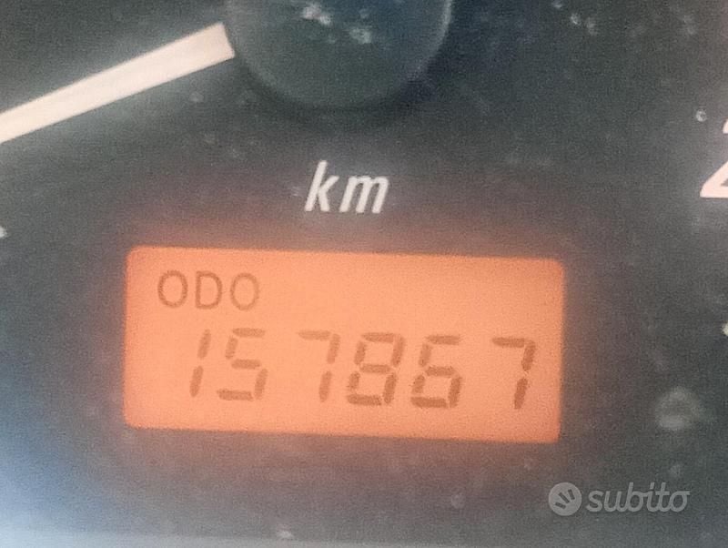 Usata Opel Agila 75 CV (55 kW) 2004 Grigio Utilitaria