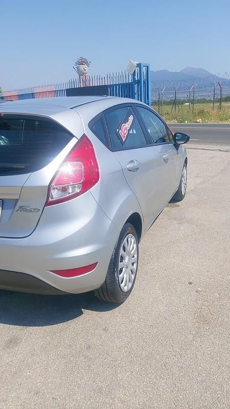 Usata Ford Fiesta Titanium 96 CV (70 kW) 2013 Grigio Berlina