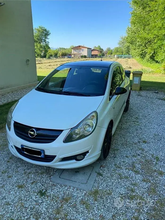 Usata Opel Corsa 90 CV (66 kW) 2009 Bianco Utilitaria
