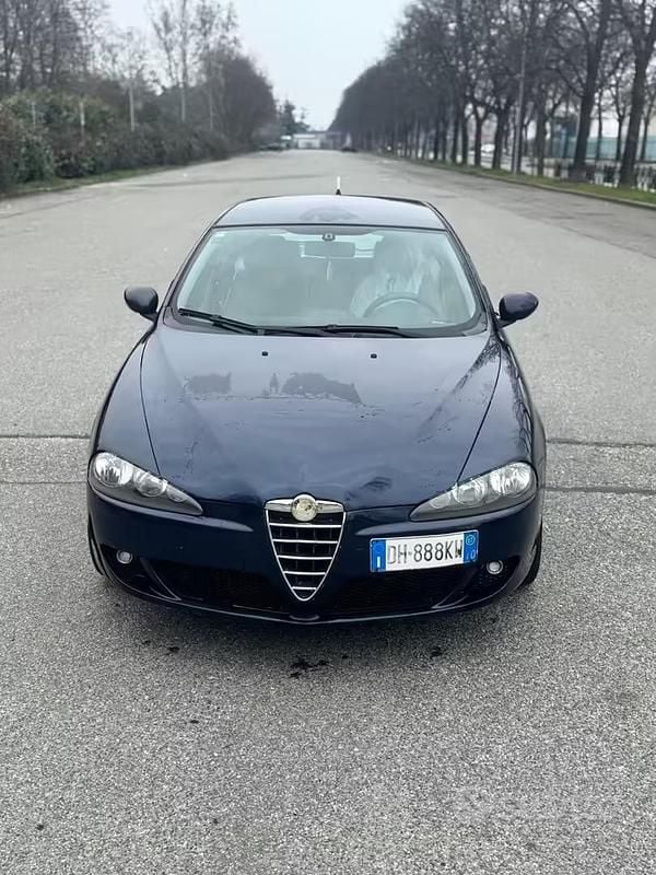 Usata Alfa Romeo 147 120 CV (88 kW) 2007 Blu Utilitaria