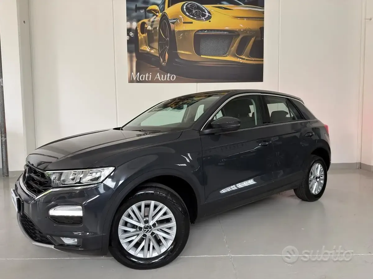 Begagnad VW T-Roc Business 110 HK (80 kW) 2021 Grå SUV