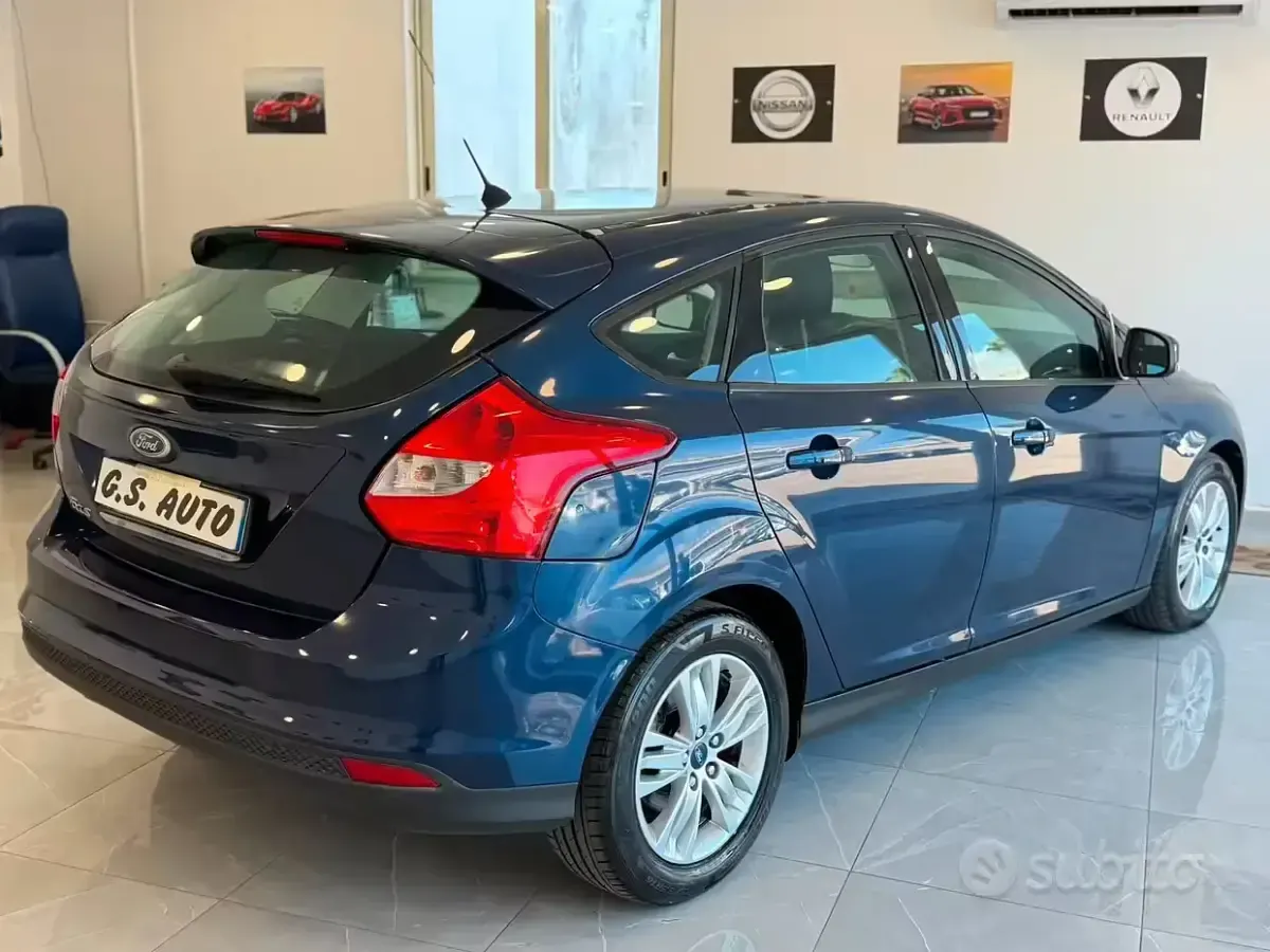 Usata Ford Focus 115 CV (84 kW) 2012 Blu Berlina