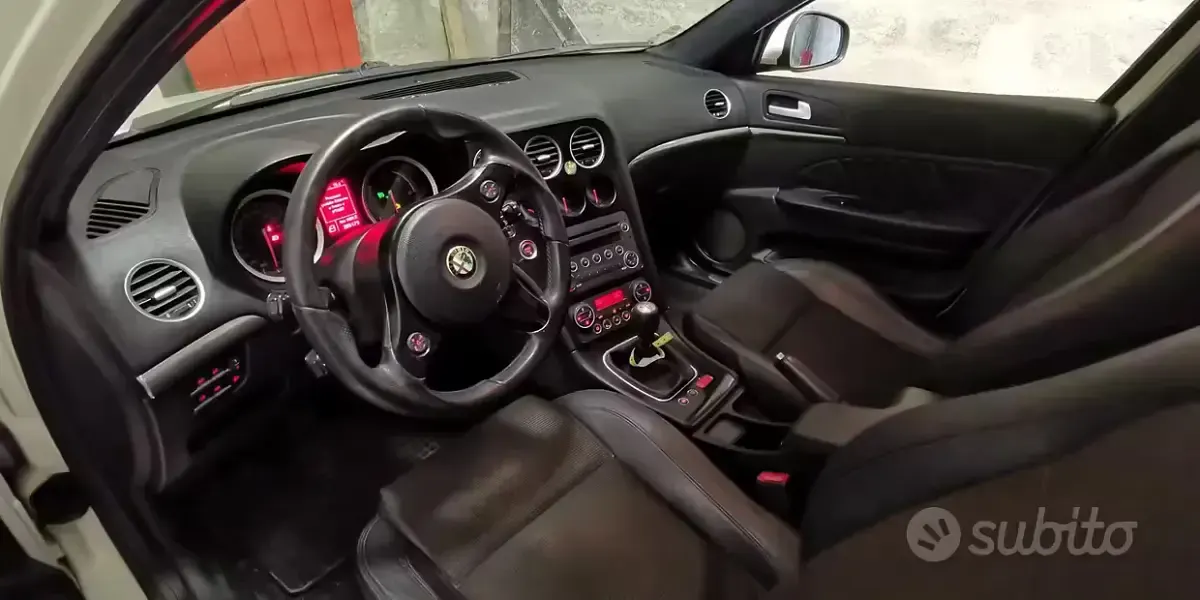 Käytetty Alfa Romeo 159 Distinctive 136 HP (100 kW) 2012 Valkoinen Farmari