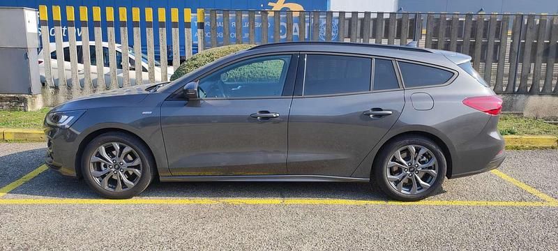 Usata Ford Focus ST-Line 125 CV (91 kW) 2024 Grigio Station wagon