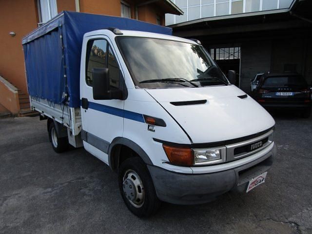 Usata Iveco Daily 116 CV (85 kW) 2003 Bianco(met.) Cabrio