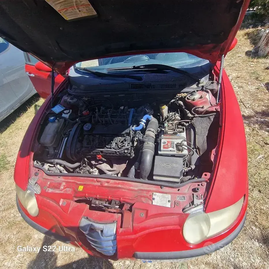 Usata Alfa Romeo 147 105 CV (77 kW) 2002 Rosso Utilitaria