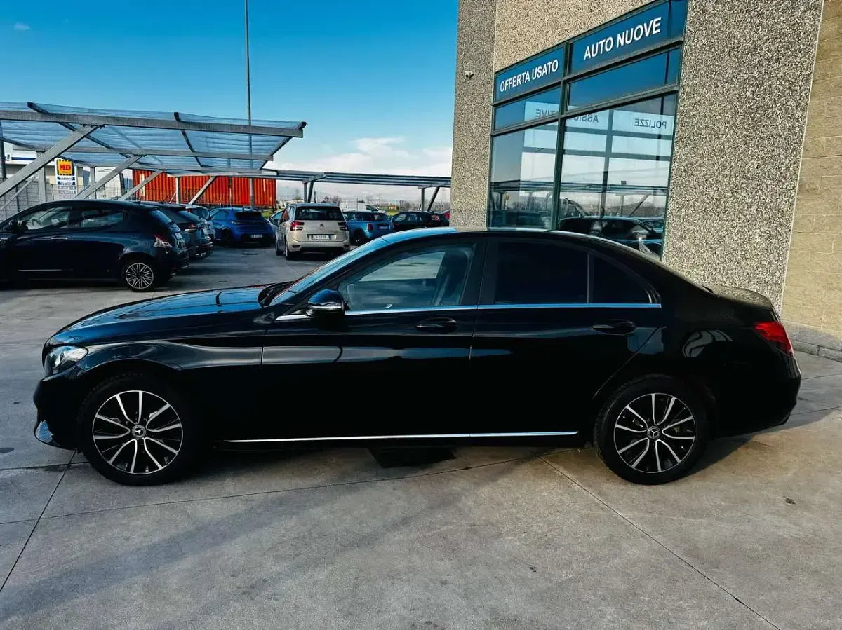 Gebraucht Mercedes C180 122 PS (89 kW) 2021 Schwarz Limousine