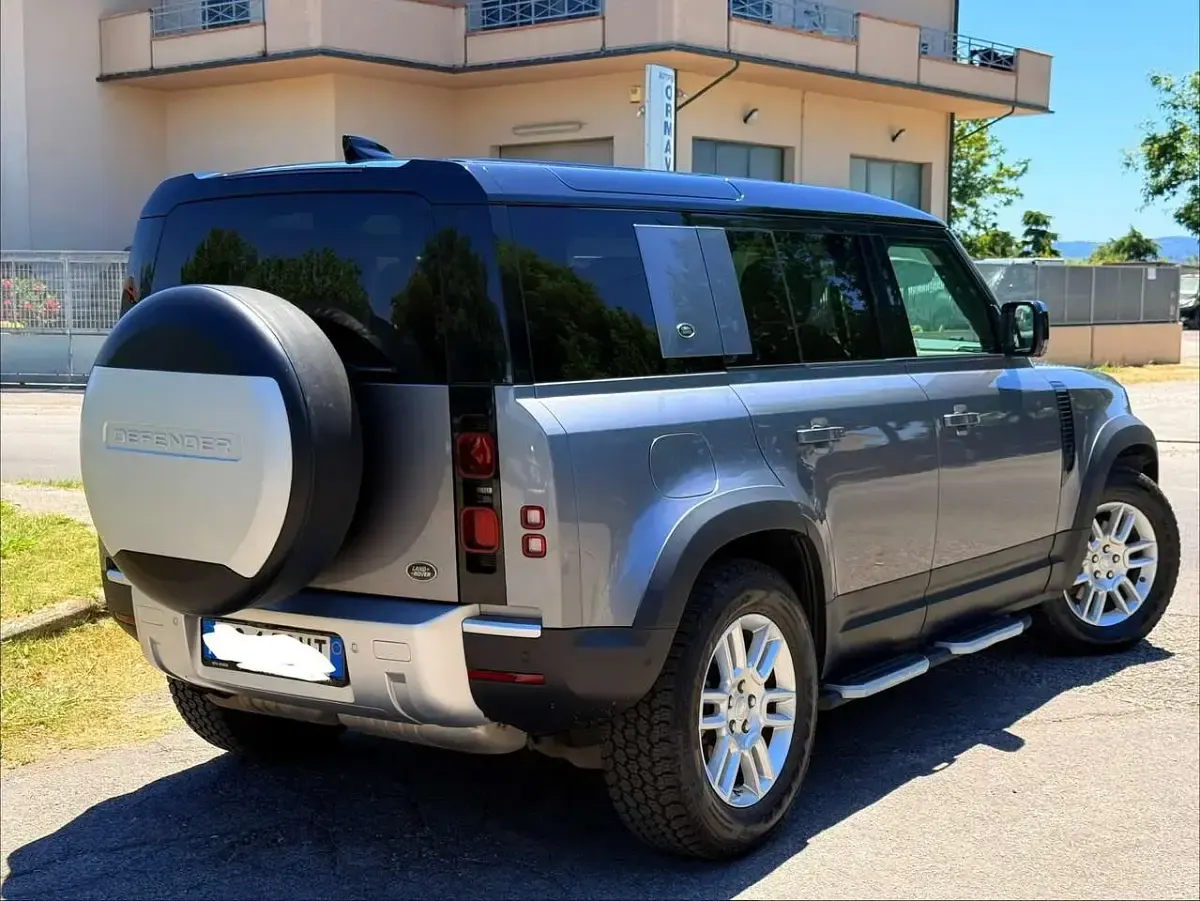 Usata Land Rover Defender 241 CV (177 kW) 2021 Grigio SUV