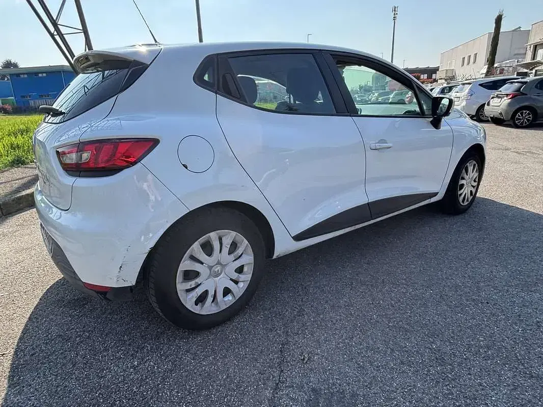 Usata Renault Clio IV 73 CV (53 kW) 2014 Bianco Berlina