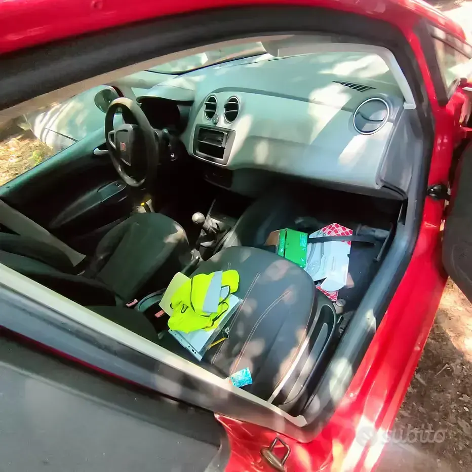 Usata Seat Ibiza 64 CV (47 kW) 2011 Rosso Utilitaria