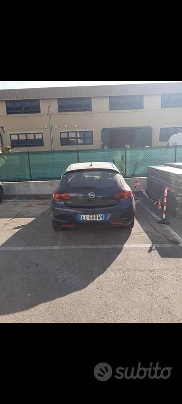 Occasion Opel Astra 101 ch (74 kW) 2011 Bleue Berline