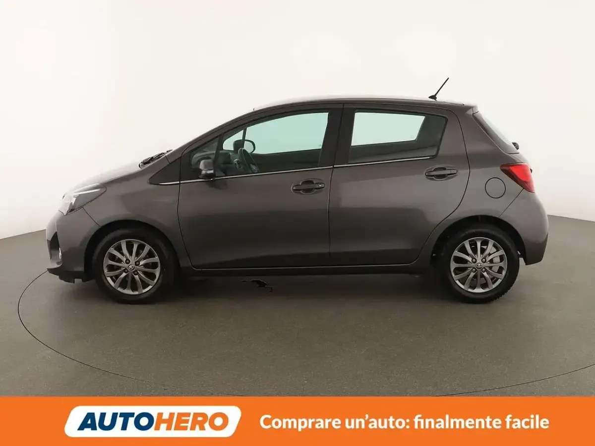 Usata Toyota Yaris Active 90 CV (66 kW) 2016 Grigio Berlina