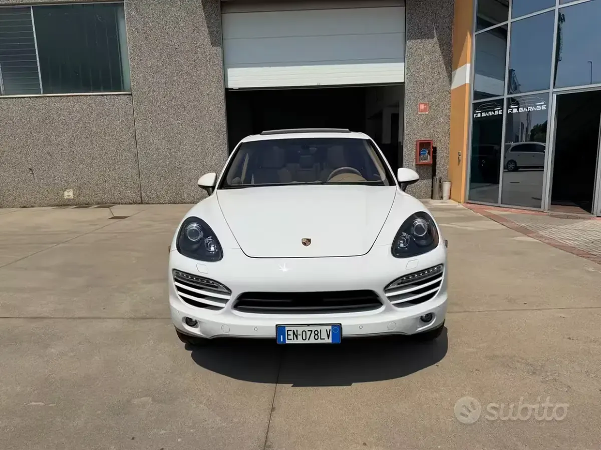 Usata Porsche Cayenne 245 CV (180 kW) 2012 Bianco SUV