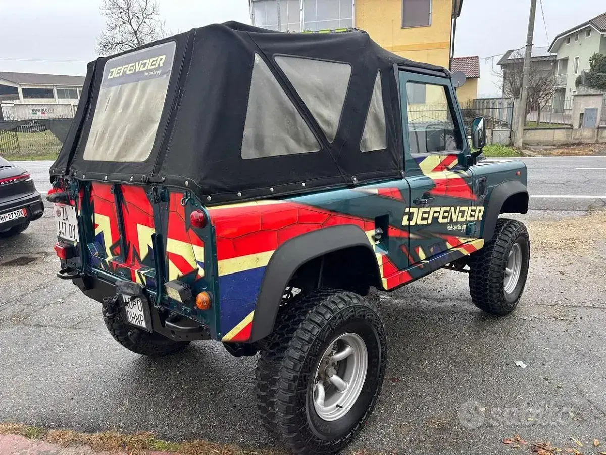 Second-hand Land Rover Defender 122 CP (89 kW) 1998 Albastru Cabrio