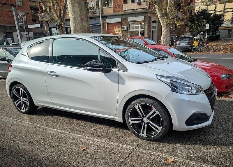 Usata Peugeot 208 GT-line 110 CV (80 kW) 2017 Bianco Utilitaria