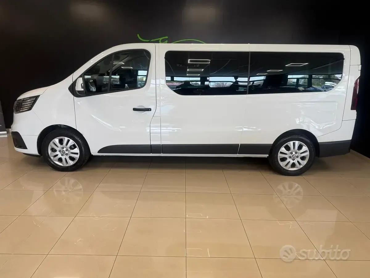 Usata Renault Trafic Life 110 CV (80 kW) 2024 Bianco Monovolume