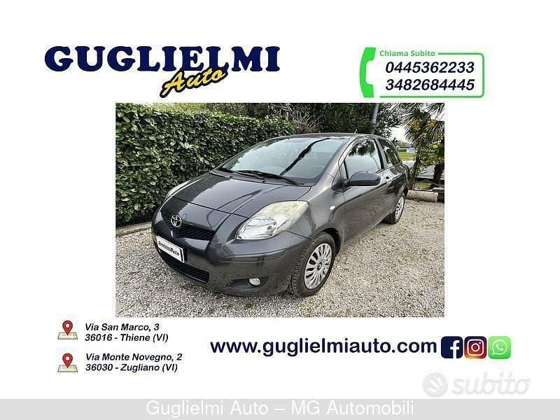 Usata Toyota Yaris 100 CV (73 kW) 2010 Grigio Utilitaria