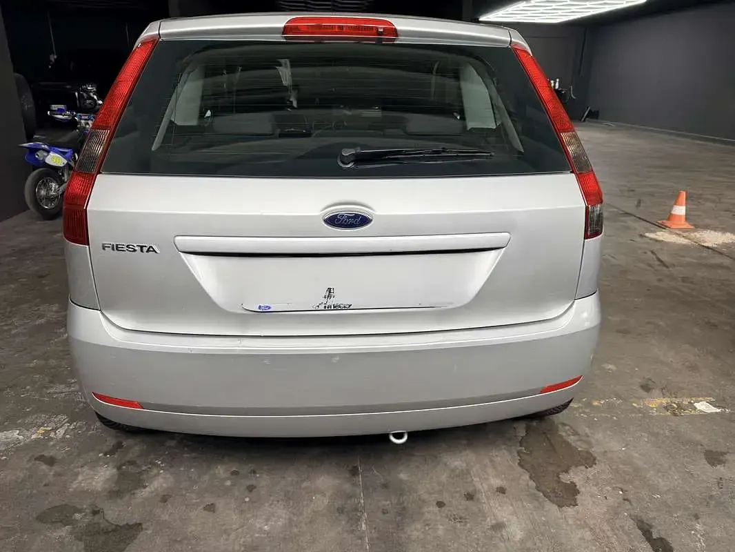 Usata Ford Fiesta Ghia 75 CV (55 kW) 2005 Utilitaria