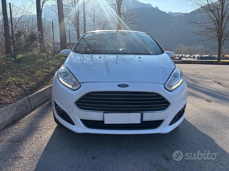 Second-hand Ford Fiesta 97 CP (71 kW) 2013 Alb Berlinǎ