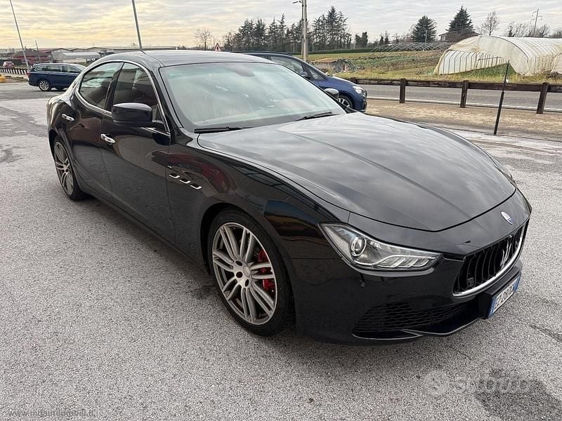 Begagnad Maserati Ghibli 275 HK (202 kW) 2015 Svart Sedan