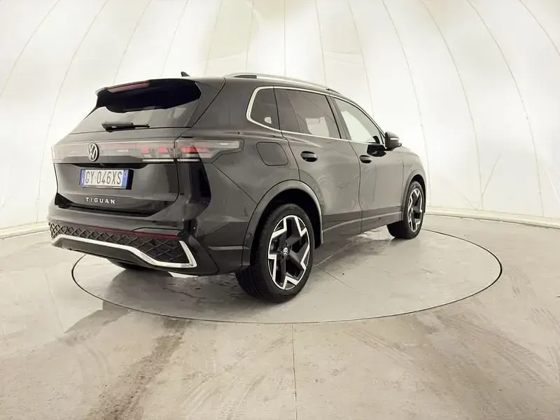 Usata VW Tiguan R-line 150 CV (110 kW) 2025 Nero SUV