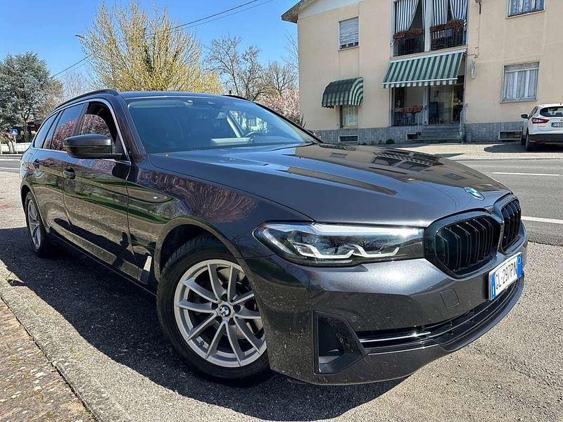 Usata BMW 520 Comfort Edition 190 CV (139 kW) 2022 Nero Station wagon