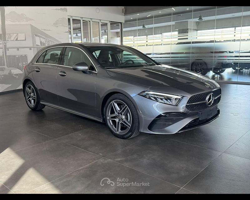 Nuova Mercedes A200 AMG Line Premium 150 CV (110 kW) 2026 Gray Berlina