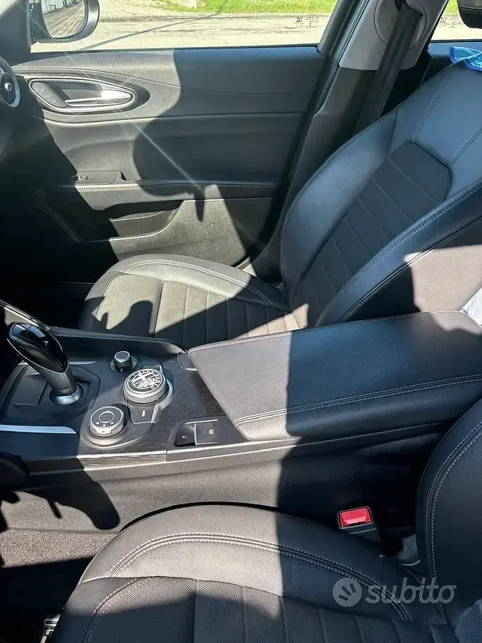 Usata Alfa Romeo Giulia 150 CV (110 kW) 2017 Grigio Berlina