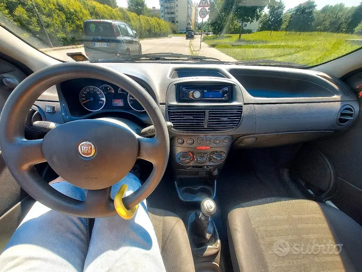 Usata Fiat Punto Active 60 CV (44 kW) 2009 Utilitaria