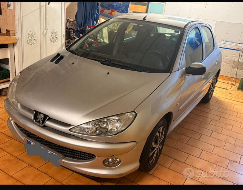 Usata Peugeot 206 88 CV (64 kW) 2005 Grigio Utilitaria