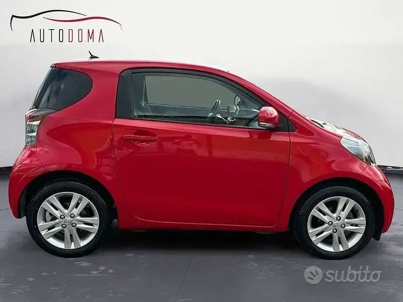 Usata Toyota iQ 98 CV (72 kW) 2011 Rosso Utilitaria