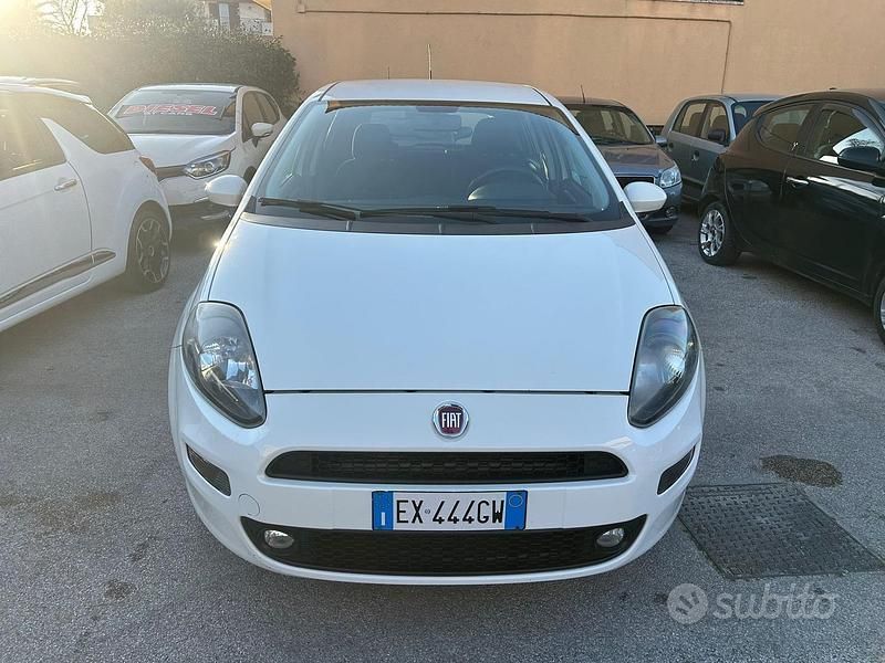 Usata Fiat Punto Lounge 75 CV (55 kW) 2014 Bianco Utilitaria