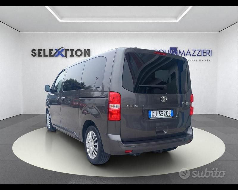 Usata Toyota Proace Verso Lounge 144 CV (105 kW) 2022 Grigio Station wagon