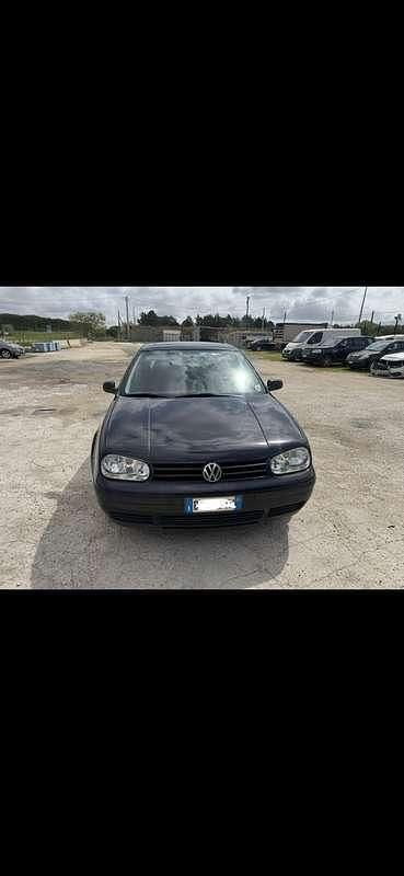 Usata VW Golf IV Highline 105 CV (77 kW) 2001 Berlina