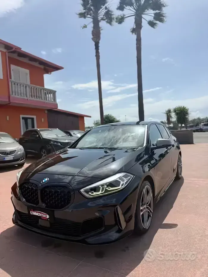 Begagnad BMW M135 M Sport 306 HK (225 kW) 2022 Svart Halvkombi