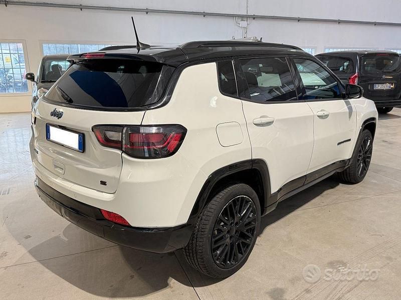 Usata Jeep Compass 240 CV (176 kW) 2023 Bianco metallizzato SUV