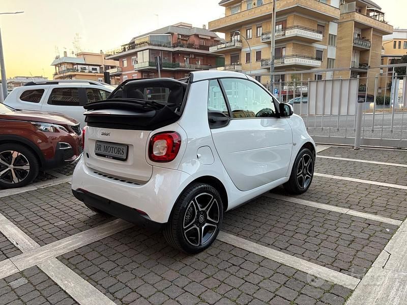Usata Smart ForTwo Electric Drive Prime 60 kW (82 CV) 2020 Bianco Cabrio