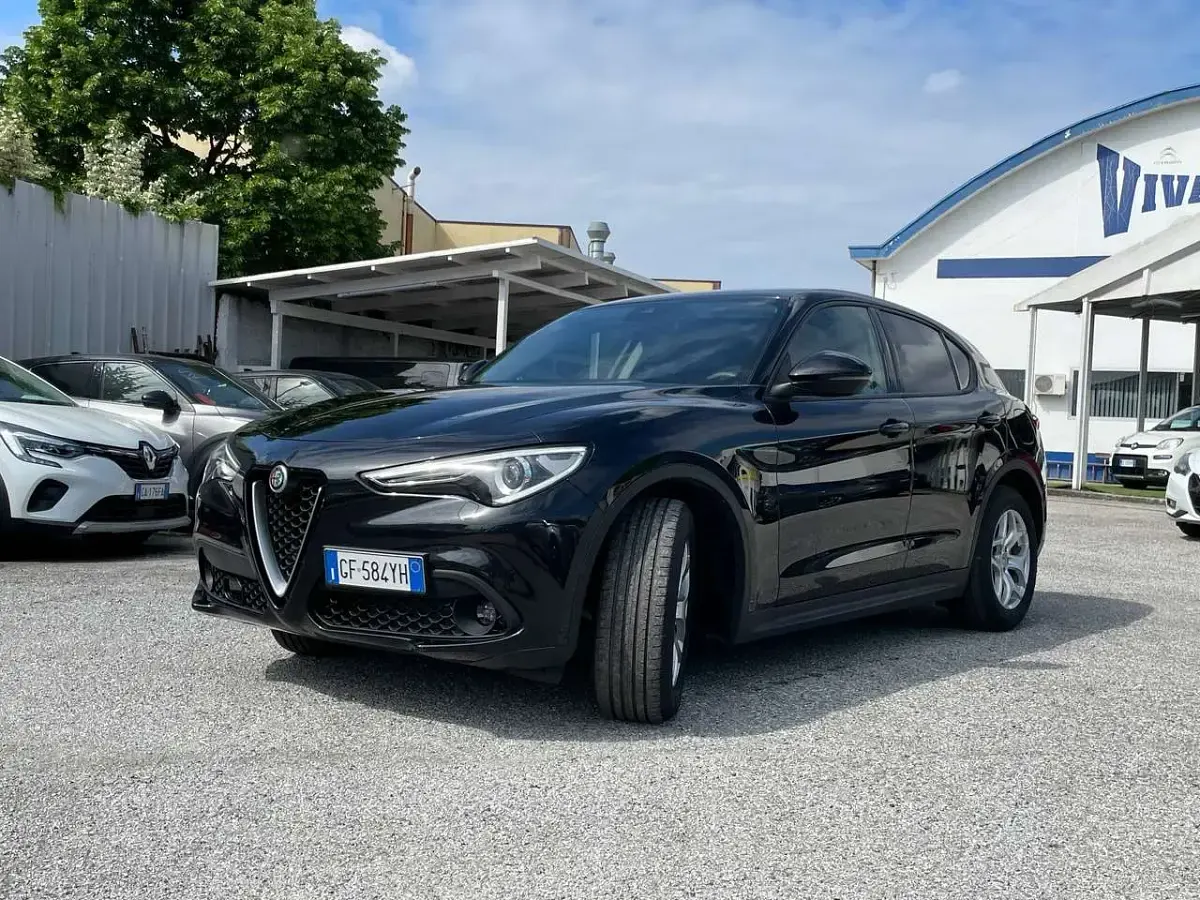 Usata Alfa Romeo Stelvio Business 160 CV (117 kW) 2021 Nero SUV