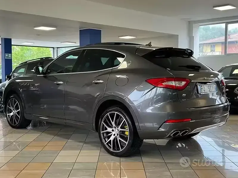 Usata Maserati Levante 275 CV (202 kW) 2017 Grigio scuro SUV