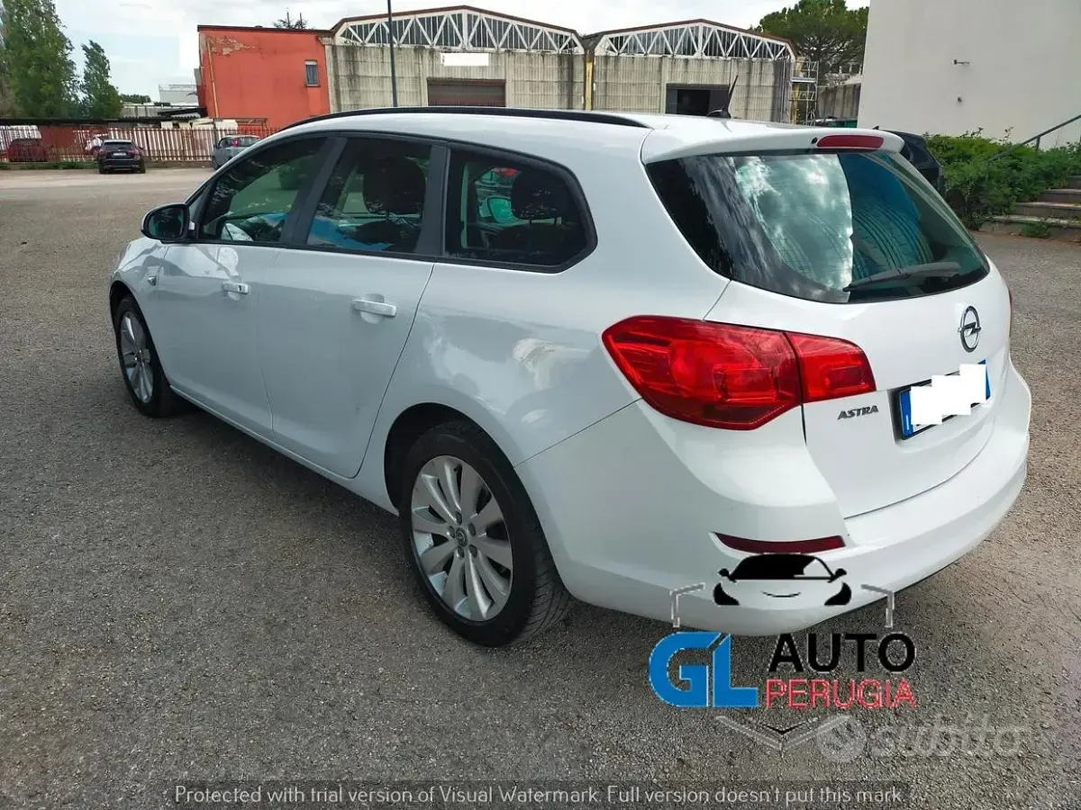 Usata Opel Astra 100 CV (73 kW) 2012 Grigio Station wagon