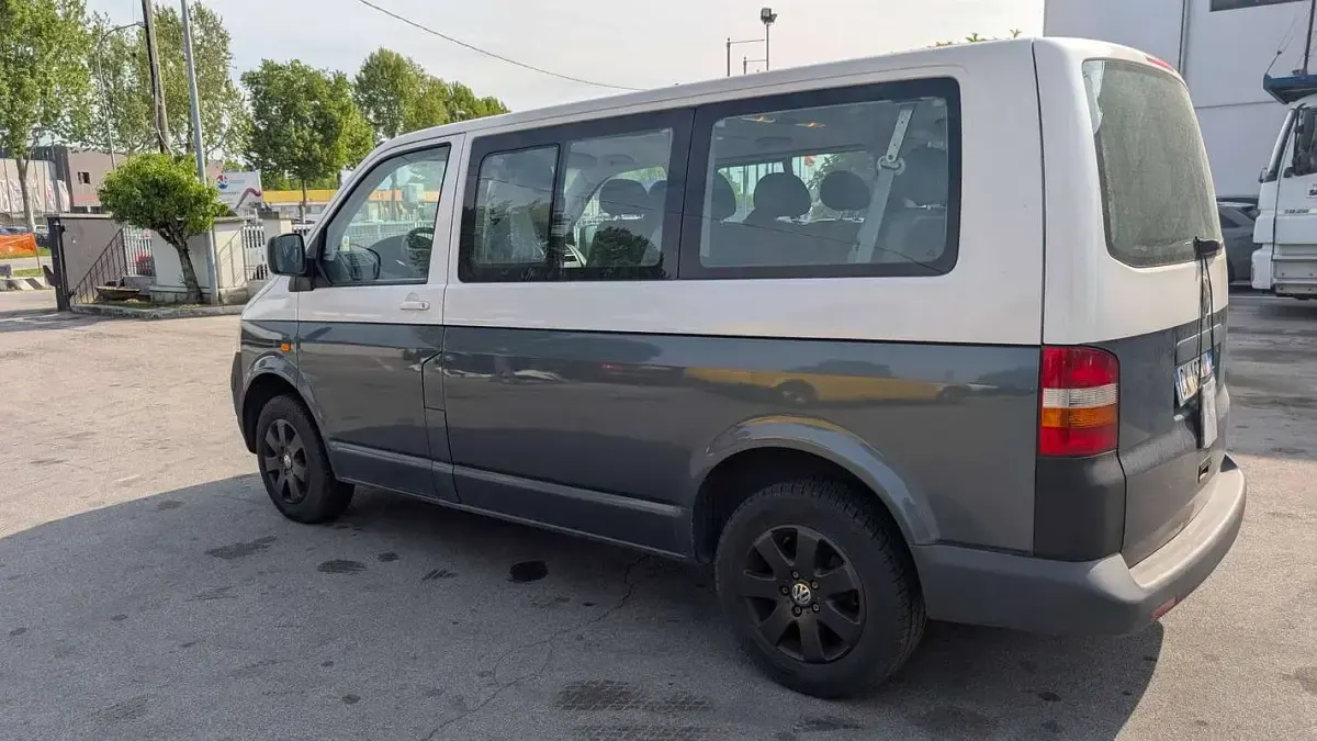 Usata VW Multivan Trendline 131 CV (96 kW) 2003 Bianco Monovolume