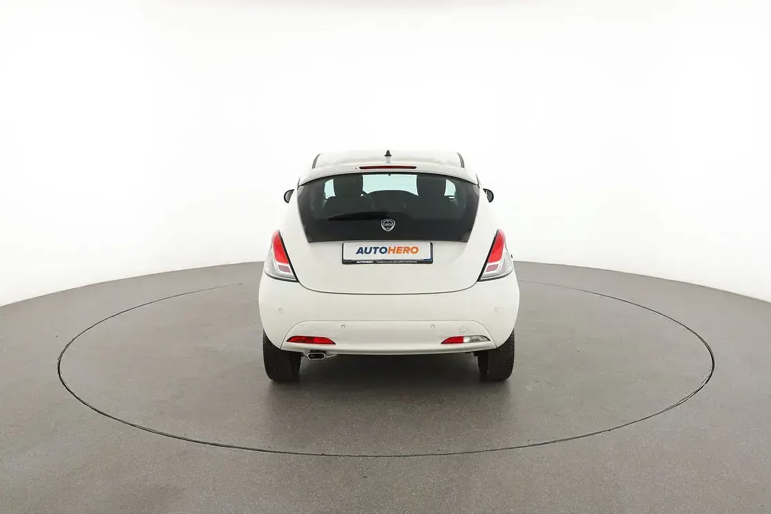 Usata Lancia Ypsilon Gold 70 CV (51 kW) 2019 Bianco Utilitaria