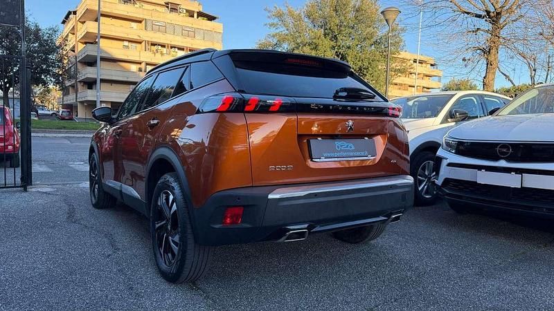 Usata Peugeot 2008 GT 131 CV (96 kW) 2023 Arancione/nero metallizzato SUV
