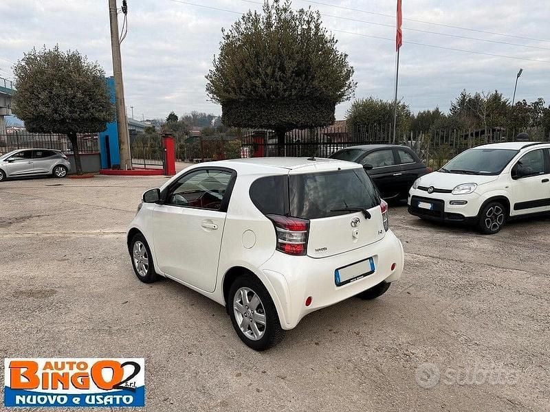 Second-hand Toyota iQ 68 CP (50 kW) 2009 Alb Hatchback
