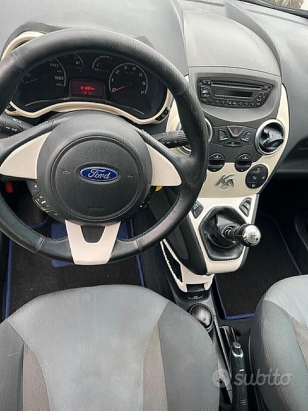 Usata Ford Ka 75 CV (55 kW) 2013 Grigio Berlina
