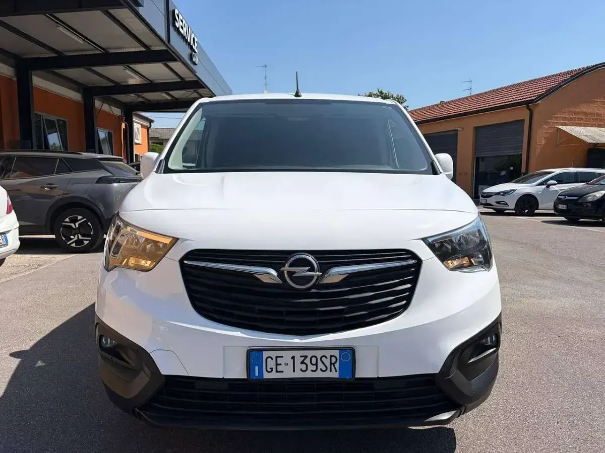 Usata Opel Combo Edition 102 CV (75 kW) 2021 Arktis white Monovolume