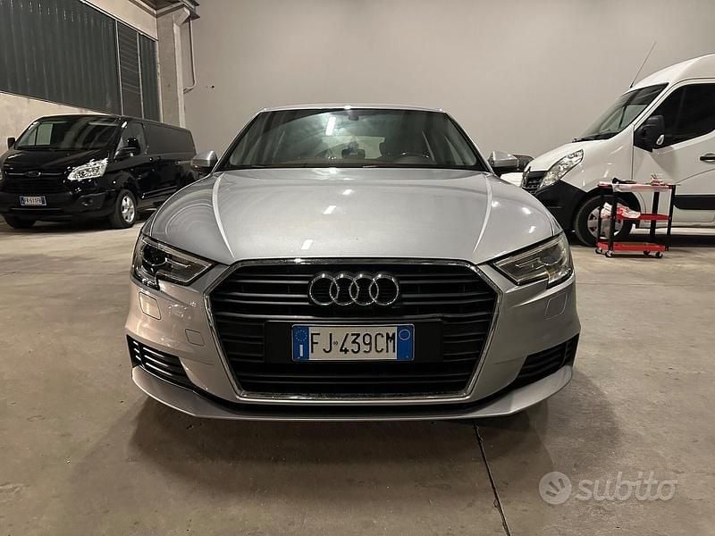 Grigio Usata 2017 Audi A3 Tre volumi | 13.900 € (Buon prezzo) - Immagine 1/4