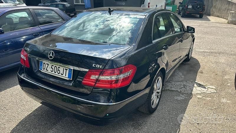 Usata Mercedes E220 170 CV (125 kW) 2009 Nero Berlina